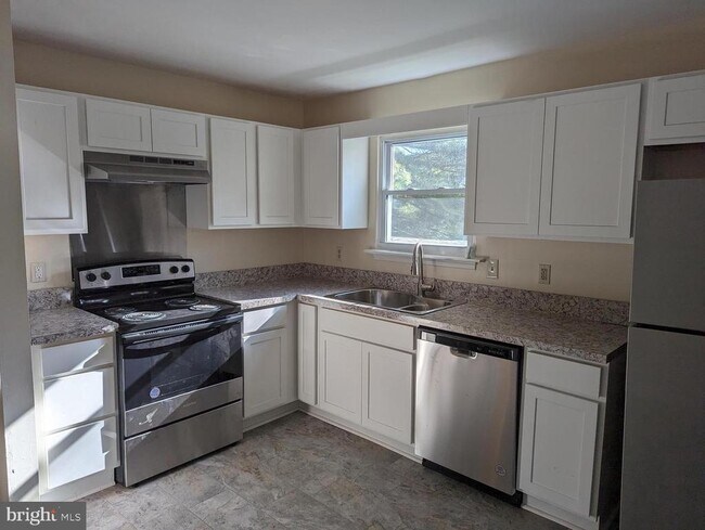 Foto del edificio - 830 Woodcrest Dr