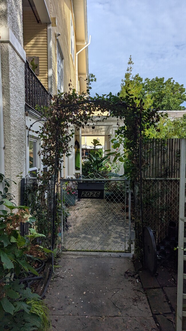 Building Photo - 2026 Audubon St