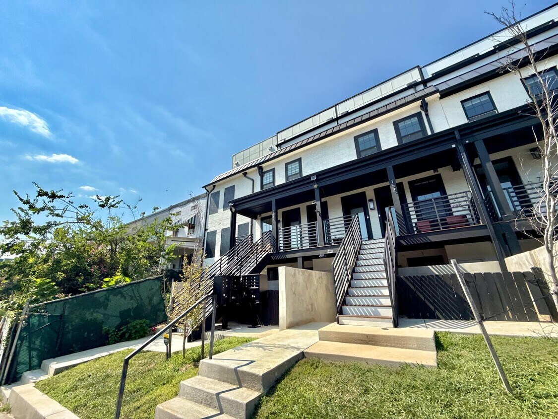 Foto principal - 755 Columbia Rd NW