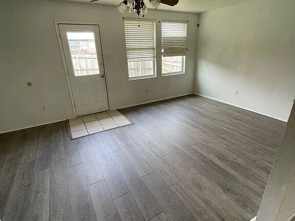 Building Photo - 900 Rose Crystal Way
