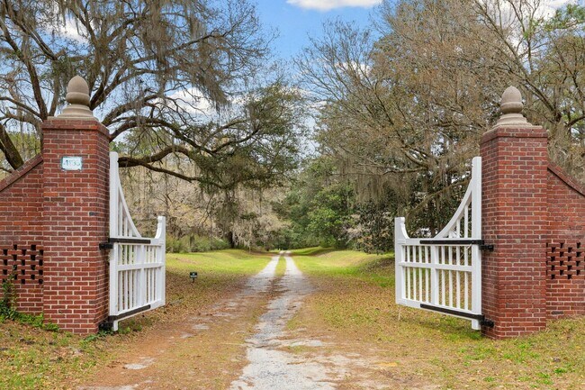 Foto del edificio - Historic Plantation Property on the Ashley River