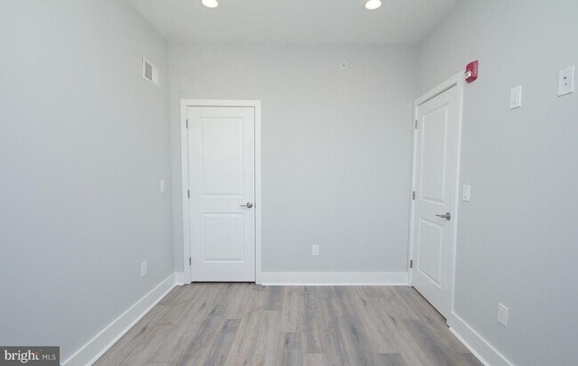 Building Photo - 2423 Frankford Ave
