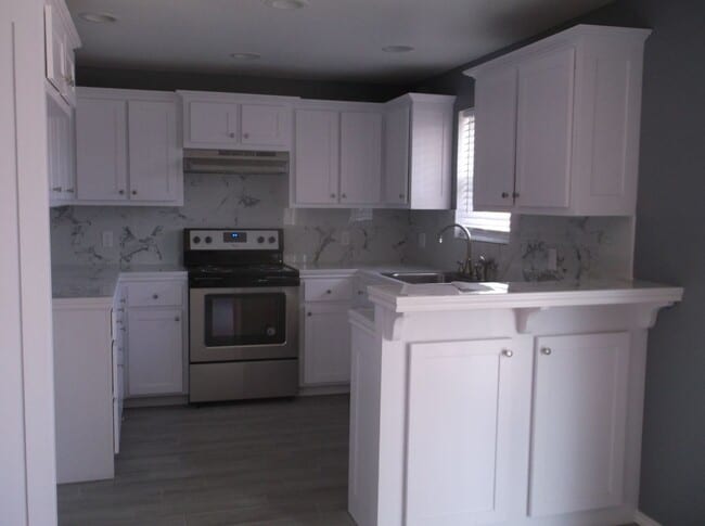 Building Photo - Nice 3 bed, 1.5 baths, 2 car garage