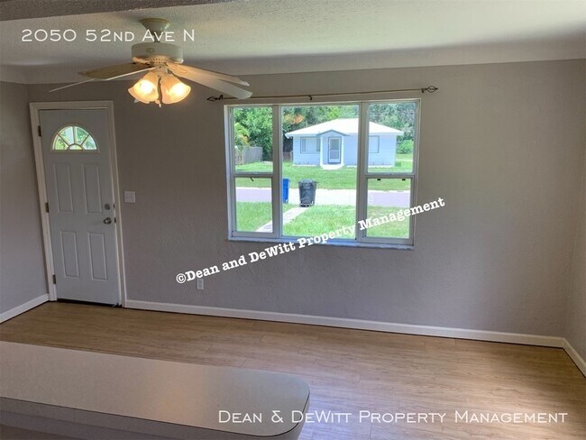 Building Photo - Adorable 2/1 Starter Home - For Rent