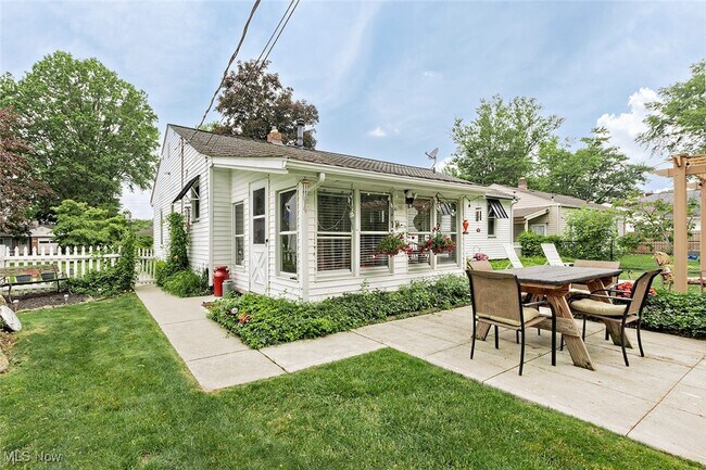 Foto del edificio - 8279 Westmoor Rd