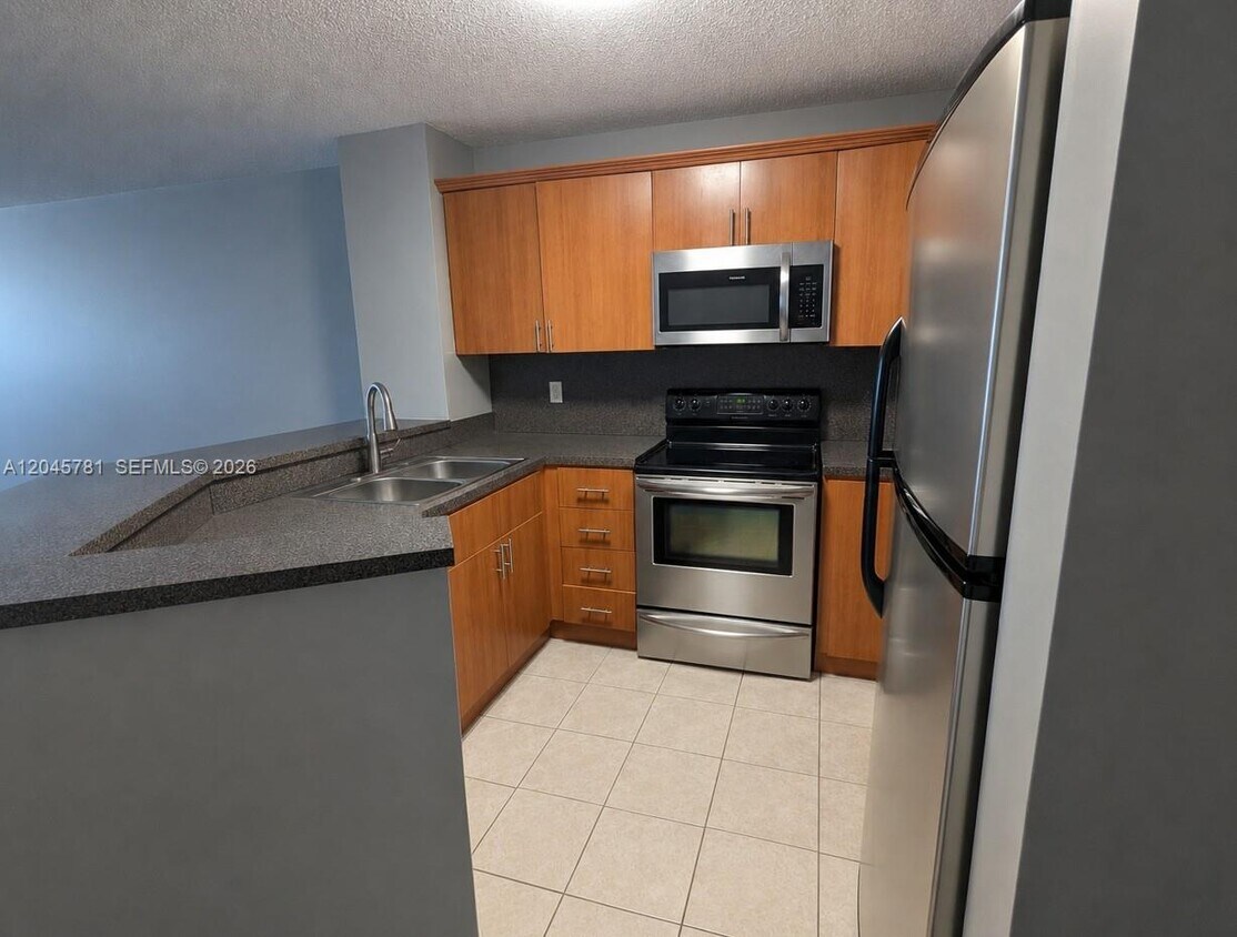 Foto del edificio - 8750 N Sherman Cir