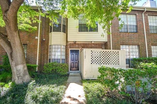 Building Photo - 2121 El Paseo St