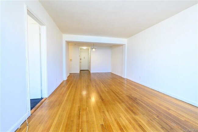 Foto del edificio - 4 Sadore Ln