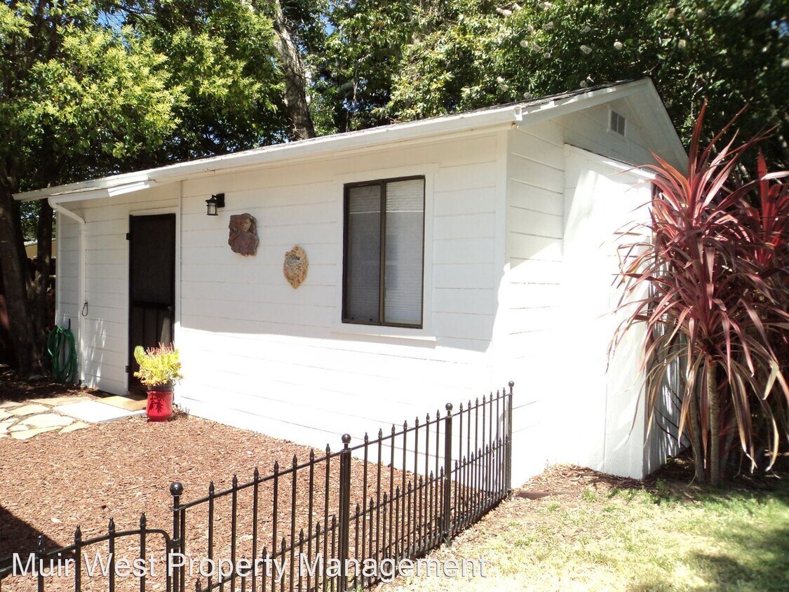 Primary Photo - Studio, 1 bath House - 684 B Street #A