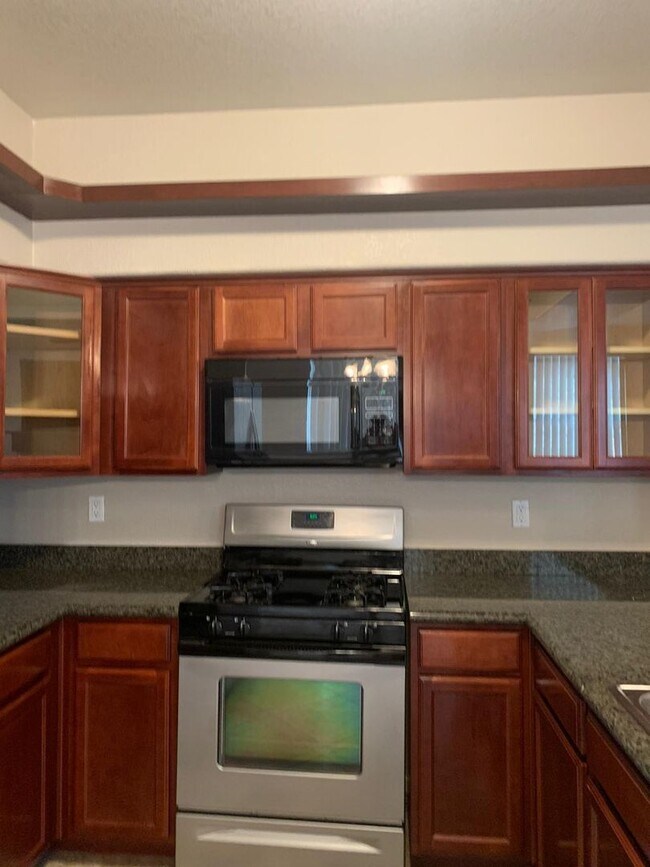 Foto del edificio - Beautiful 3 bedroom Condo in Summerlin- 2 ...