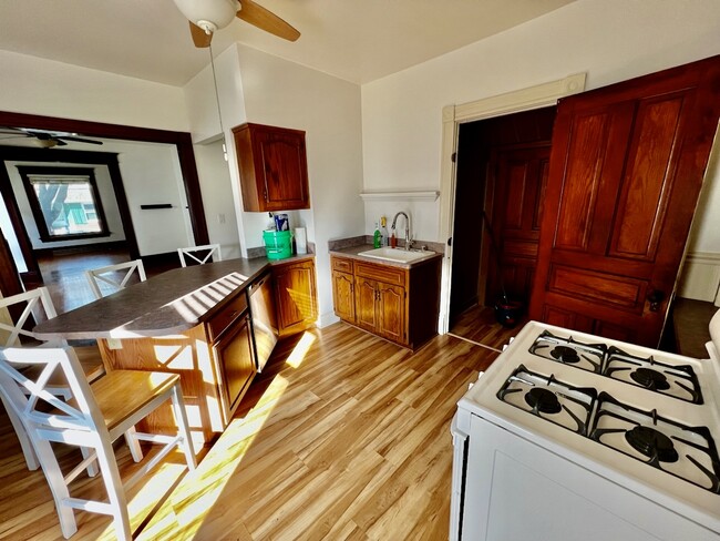 Kitchen - 2105 Clarence Ave