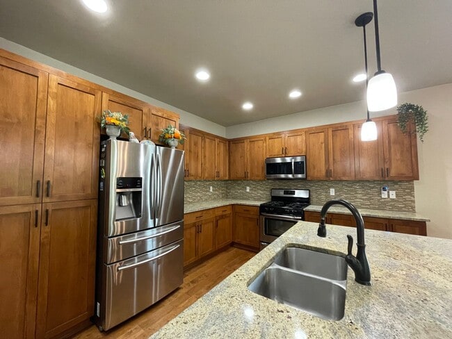 Building Photo - 4Bd/2.5Ba Storybook Home in Beaverton with...