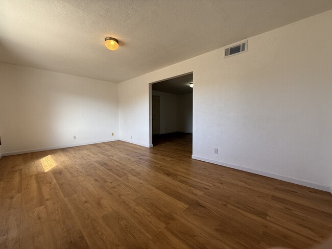 Building Photo - 123 E Apache St