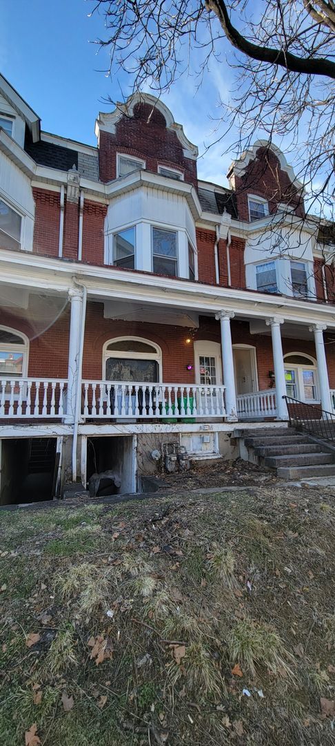 Building Photo - 220 S Madison St