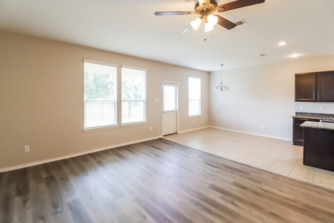 Foto del edificio - 368 Magma Dr