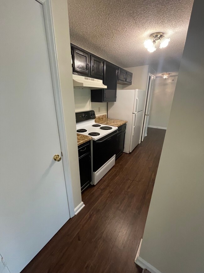 Building Photo - 1610 Arlyn Cir