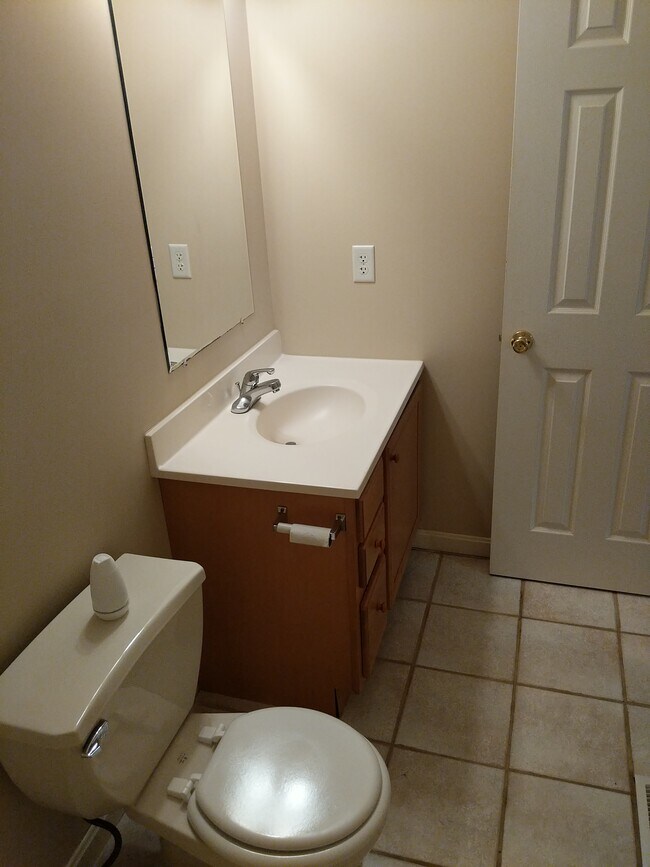Dormitorio principal, primer piso - 1411 Monroe Ave.
