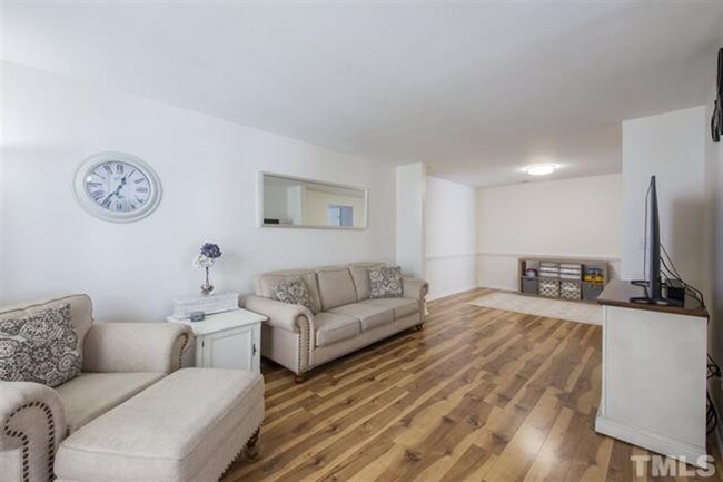 Building Photo - Beautiful Wake Forest townhome with Fenced...