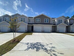 Building Photo - 1007 Skylark Rd
