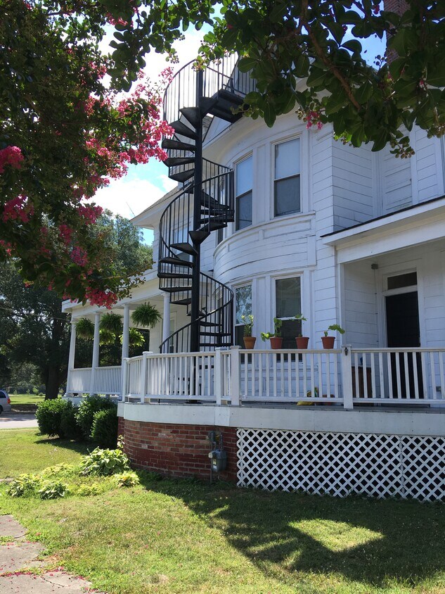 Primary Photo - 3313 Granby St