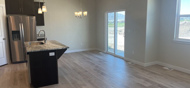 Foto del edificio - Brand New Townhome on Hilltop Haven