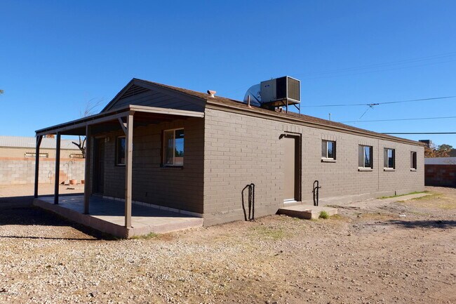 Building Photo - 2202 E 36th St