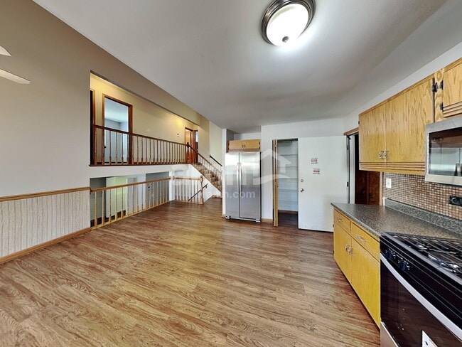 Building Photo - 3911 Brenton Dr