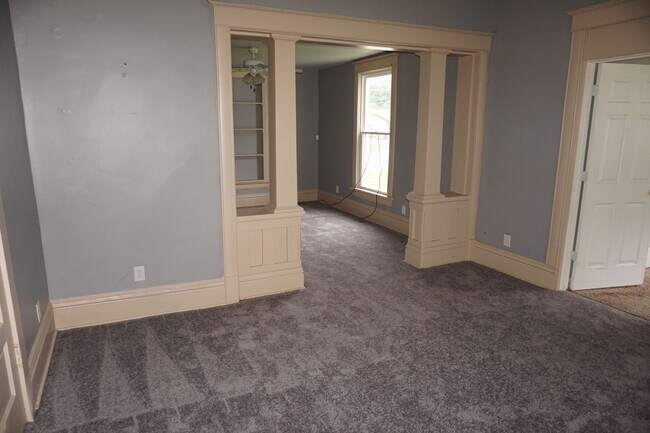 Building Photo - 217 E Prairie St