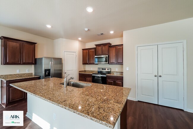 Foto del edificio - 430 Clover Cir