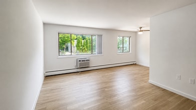 Interior Photo - Foxhall Terrace