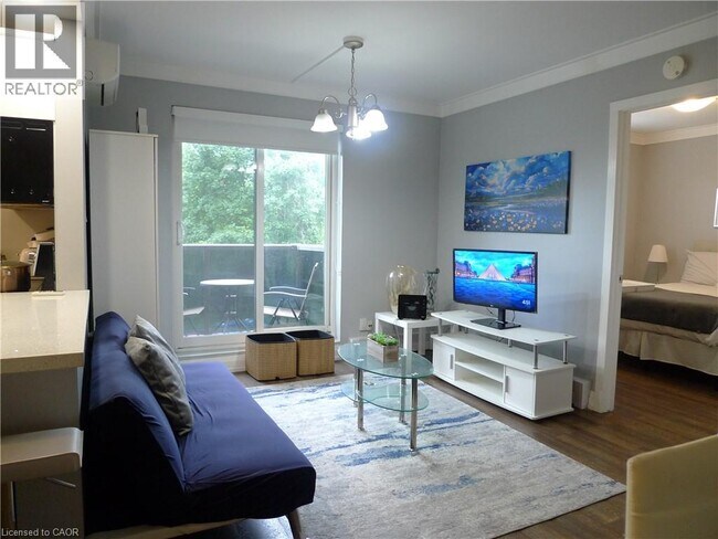 Photo du bâtiment - 2373 King St E