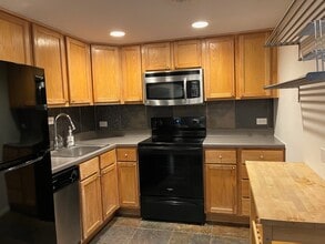 Building Photo - 2016 Main St