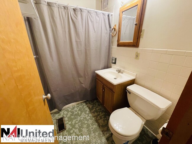 Building Photo - 2 br, 1 bath House - 6121 MacArthur