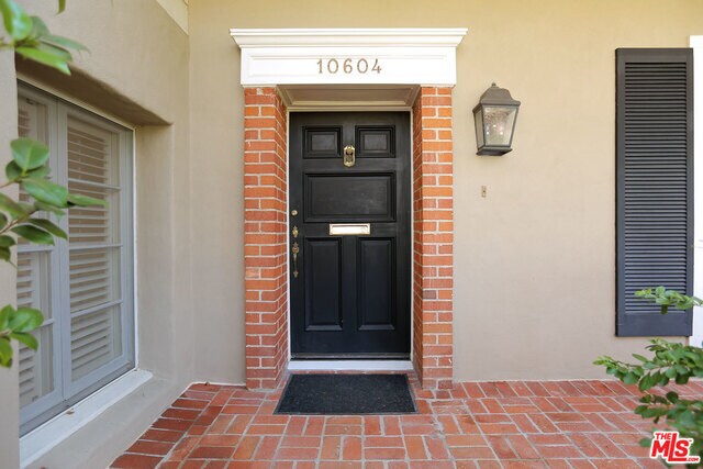 Building Photo - 10604 Wellworth Ave