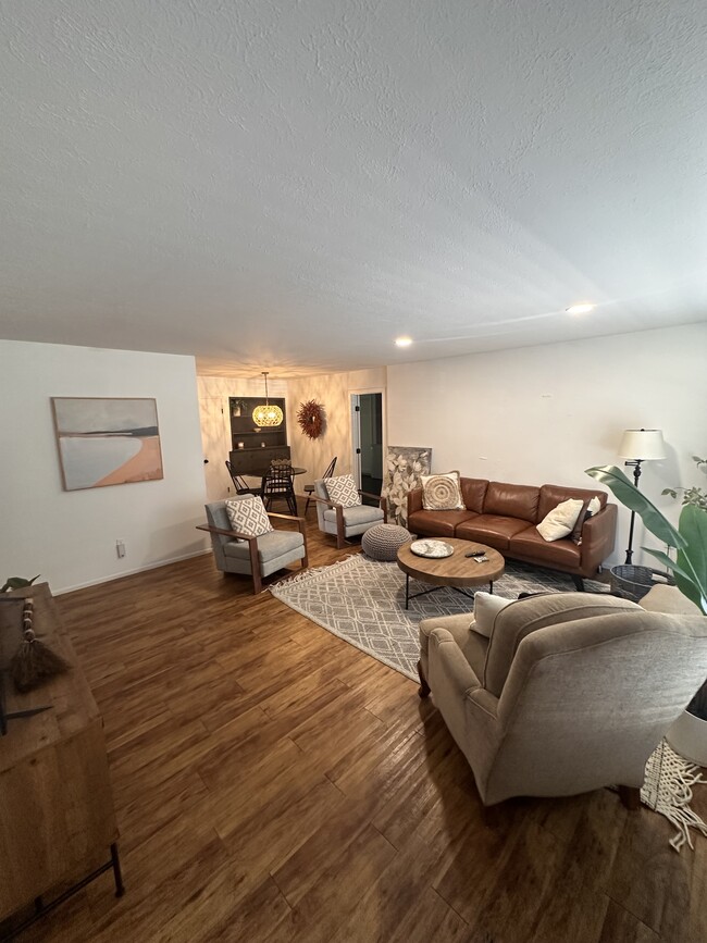 Building Photo - 8143 E Whitton Ave