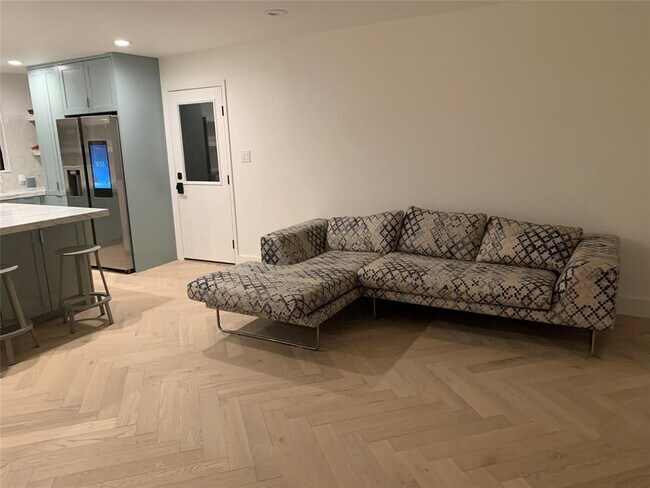 Foto del edificio - 8302 Rockwood Ln