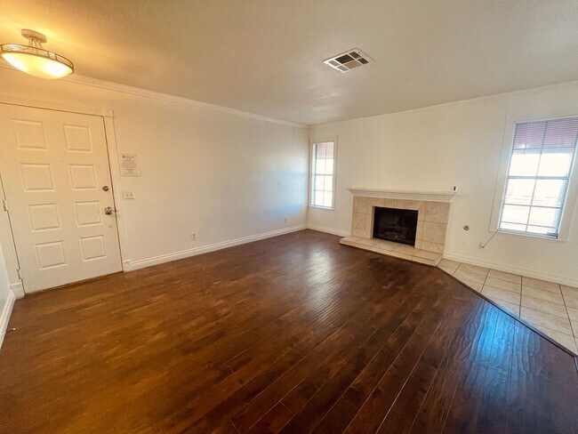 Building Photo - Centrally located beautiful second story condo in quiet community with tile & vinyl plank floorin...