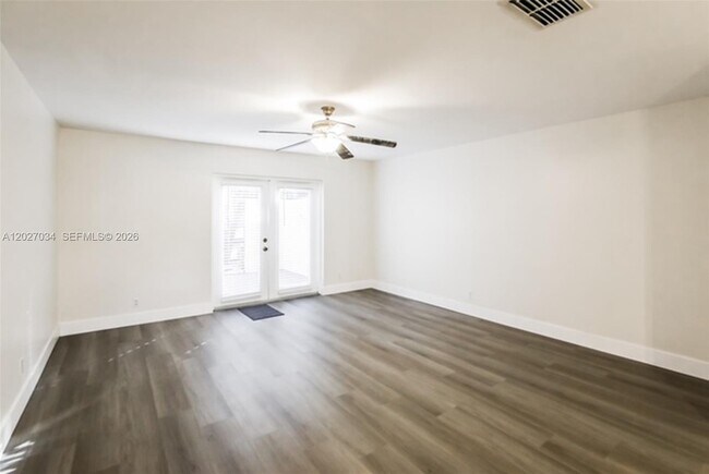 Foto del edificio - 9732 NW 15th St