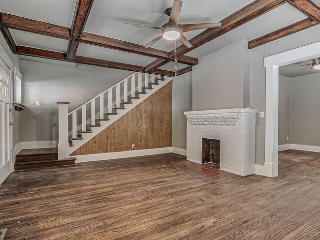 Foto del edificio - Charming Updated Mesta Park Duplex - New S...
