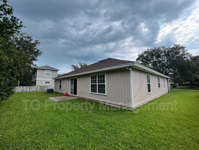 Foto del edificio - 1449 Blue Heron Ln N