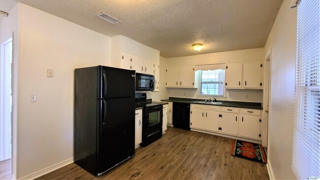 Building Photo - 2909 Berkshire Dr SW