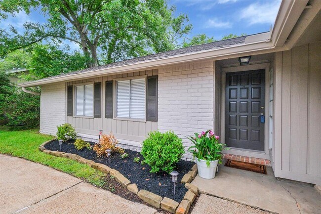 Building Photo - 4511 Ravine Dr