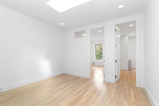 Building Photo - 131 Fifth Avenue