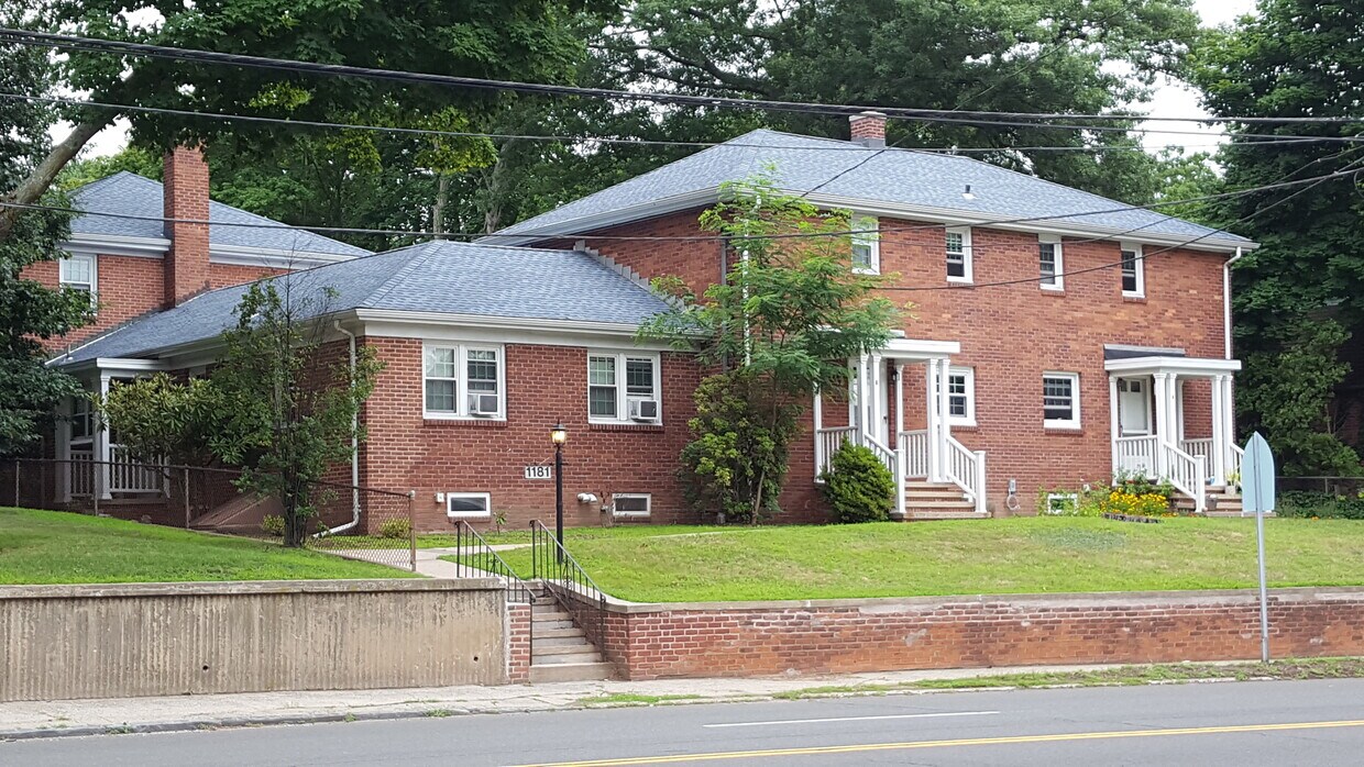 Primary Photo - 1181 Whitney Ave