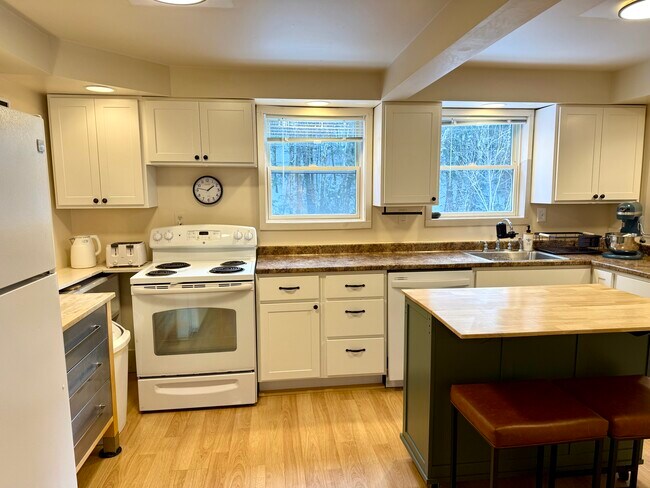 Foto del edificio - 396 Upper Main St