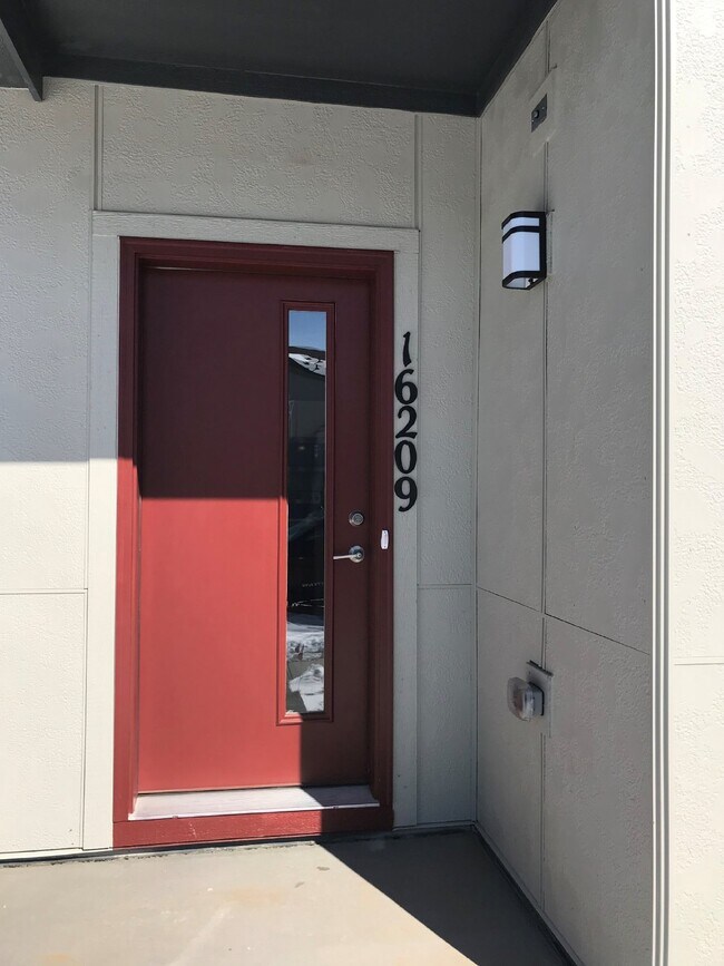 Building Photo - 16209 E Elk Dr