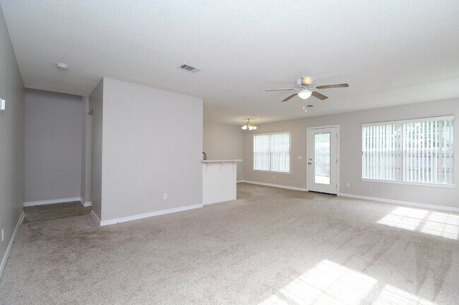 Foto del edificio - Beautiful 2-Story Home in Milton with Gara...