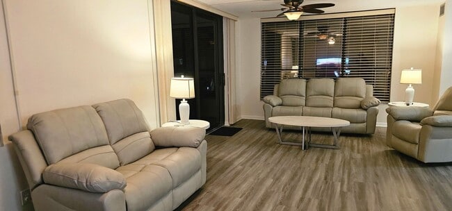 Foto del edificio - Riverfront Community Resort Style 2/2 Condo