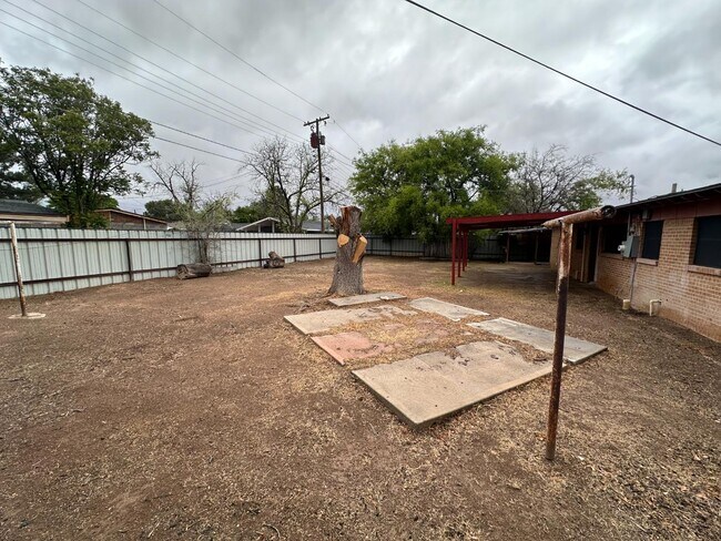 Foto del edificio - 302 S Everts St