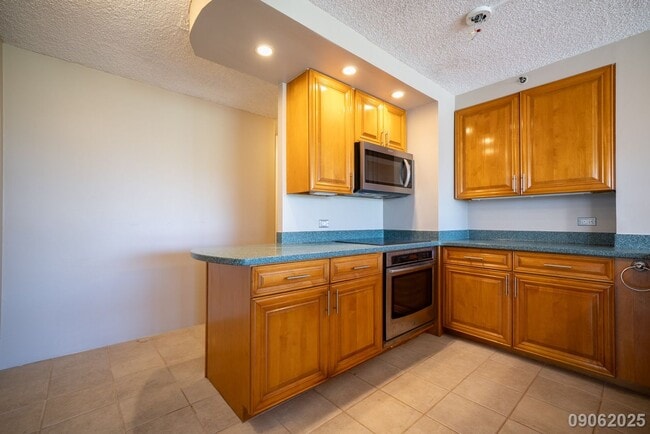 Building Photo - 2BR | 2BA | $4,000 | Move-In Ready! Windwa...